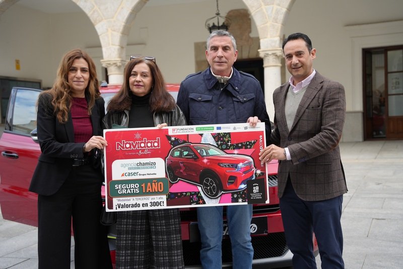 Entrega del Citroën C3 a la ganadora de la campaña «Navidad. Es tiempo de brillar»