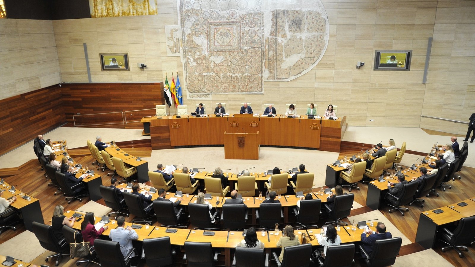 Canal Extremadura ofrecerá una cobertura especial del debate de investidura en español