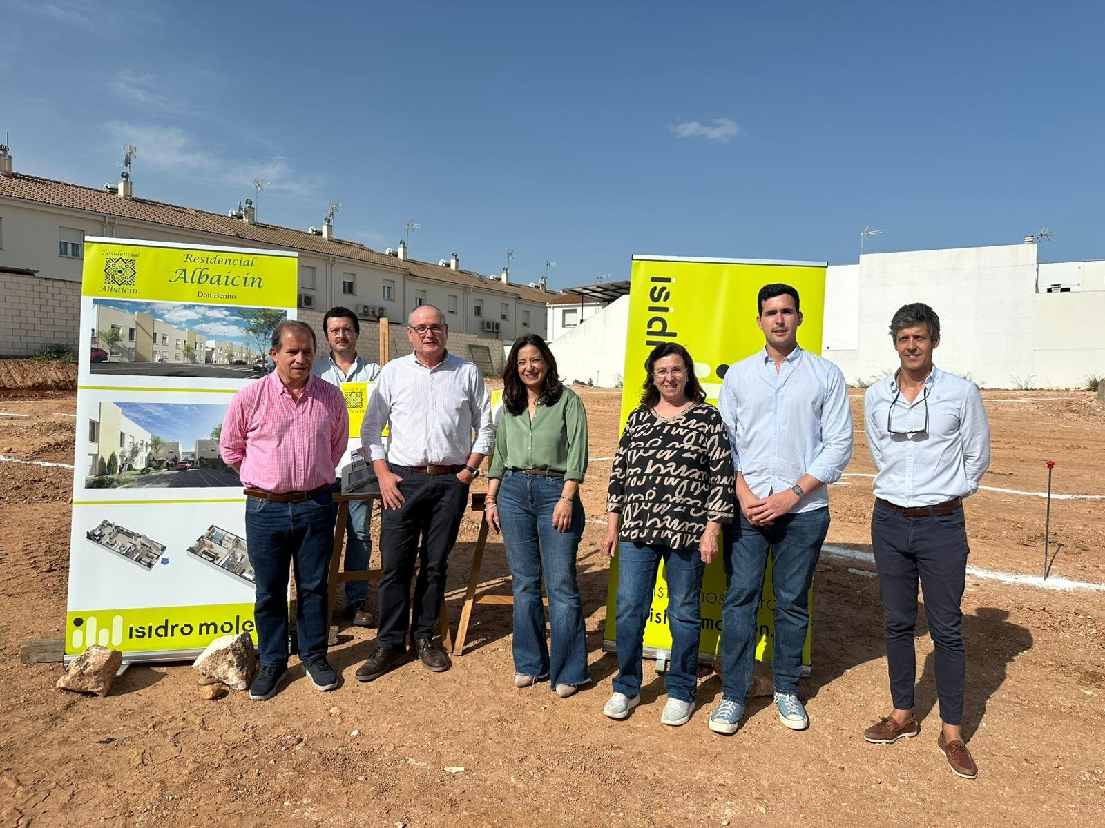Don Benito impulsa la construcción de 18 nuevas viviendas de protección oficial. El proyecto se enmarca en la estrategia municipal para ampliar la oferta residencial y podría elevar a cerca de 200 las viviendas promovidas durante la gestión.