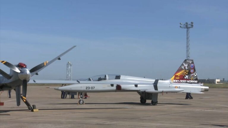 El-F‑5-celebra-en-Talavera-la-Real-sus-300000-horas.jpg