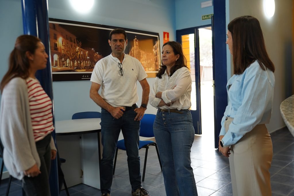 El equipo de dirección del Programa EFESO+ se une al Ayuntamiento de Don Benito para ofrecer itinerarios formativos y acciones de inserción laboral a personas desempleadas de colectivos vulnerables.