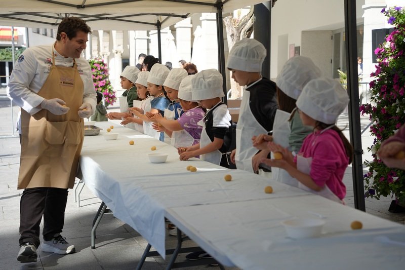 Elaborando perrunillas: una actividad para niños en Semana Santa.