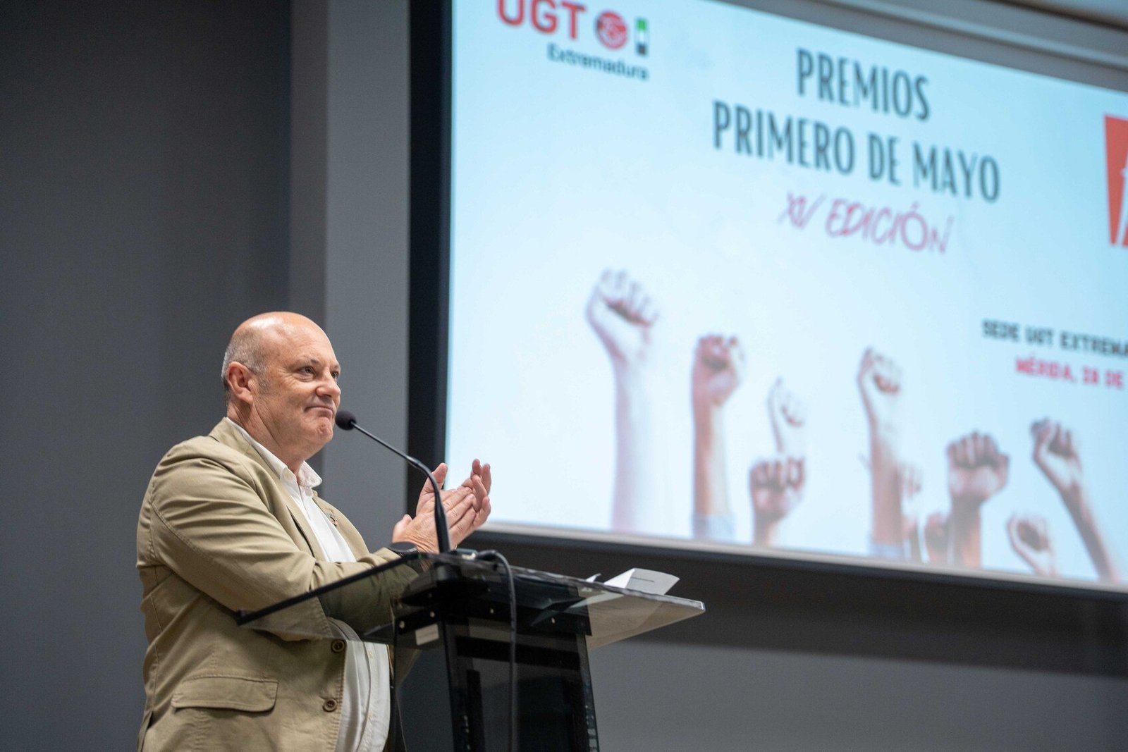 Julio César Fuster destaca el papel de los sindicatos en la defensa de la democracia y los derechos laborales en los Premios UGT Extremadura.