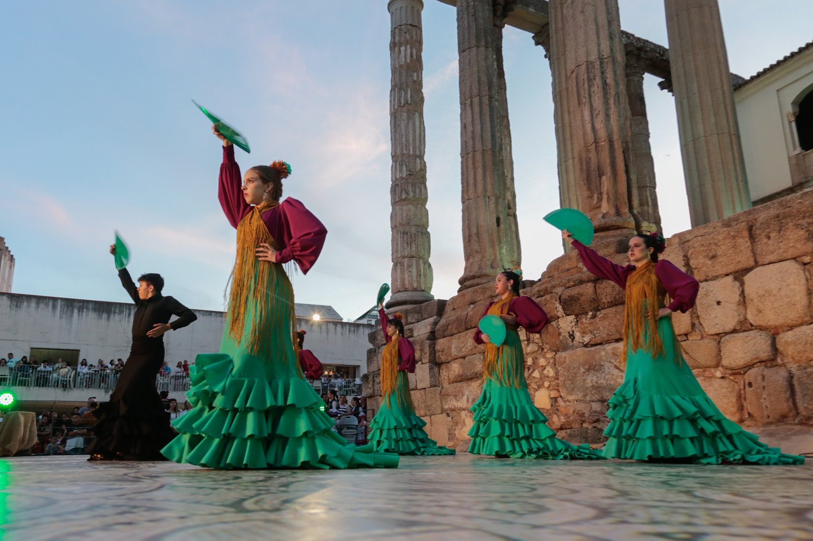 La XII edición de Mérida en Danza se llevará a cabo los días 30 de abril, 15 y 16 de mayo. Evento que reúne a 13 academias de danza en el Templo de Diana.