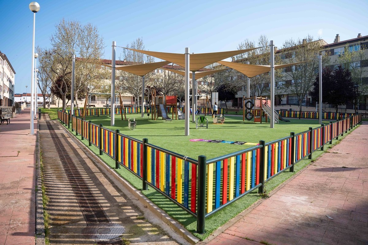 Nuevas áreas de juegos para niños en Bellavista, La Calzada y La Heredad