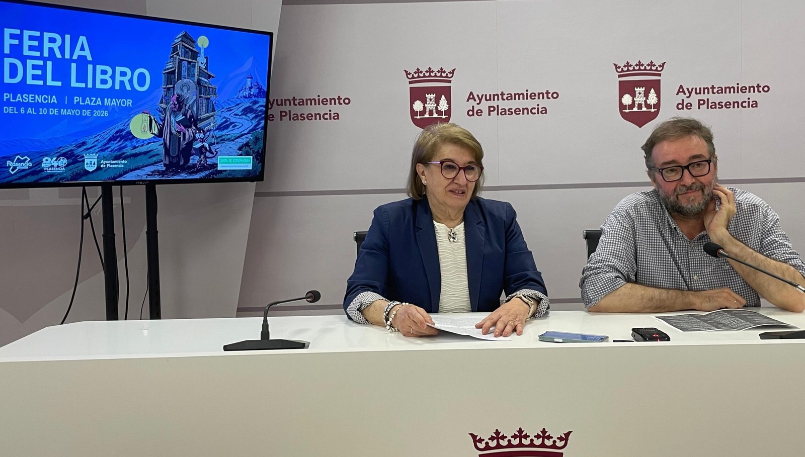 Plasencia se prepara para la Feria del Libro 2026 en su Plaza Mayor, con autores destacados y programación especial por el 840 aniversario de la ciudad. La ciudad de Plasencia se prepara para convertir su emblemática Plaza Mayor en el epicentro literario con la celebración de la Feria del Libro 2026. Un evento que reunirá a escritores, editores y amantes de la lectura para disfrutar de diversas actividades culturales y la oportunidad de descubrir nuevas obras literarias. ¡No te pierdas esta cita imprescindible para los amantes de la literatura!