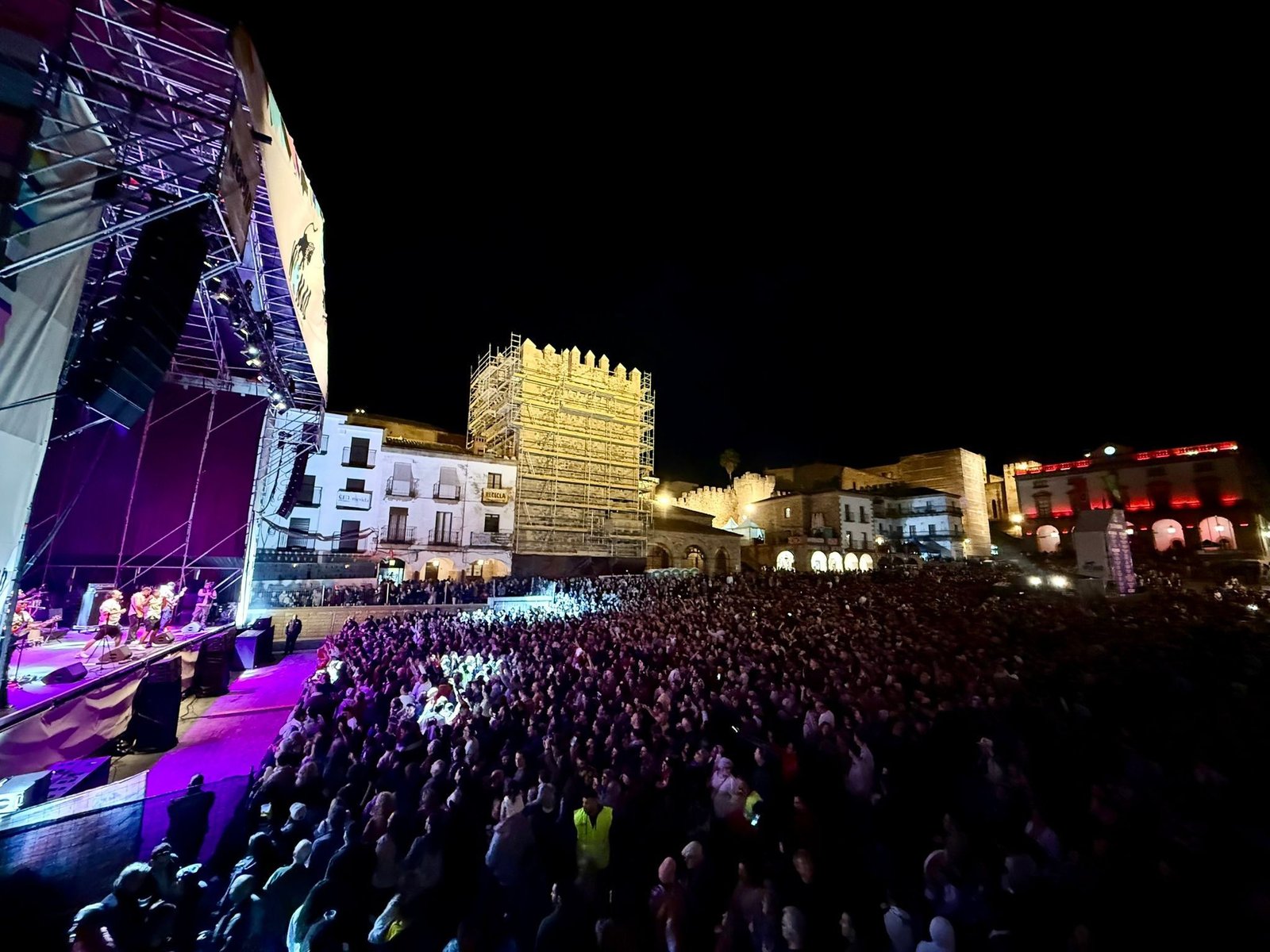 120 mil personas disfrutan de WOMAD Cáceres en un festival que se ha llevado a cabo sin incidentes.
