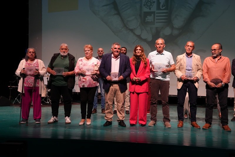 70 personas son homenajeadas por su vida de trabajo en un acto especial.