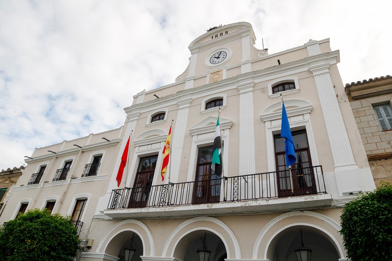 El Ayuntamiento de Mérida crea nuevas becas de empleo en Albañilería y Jardinería