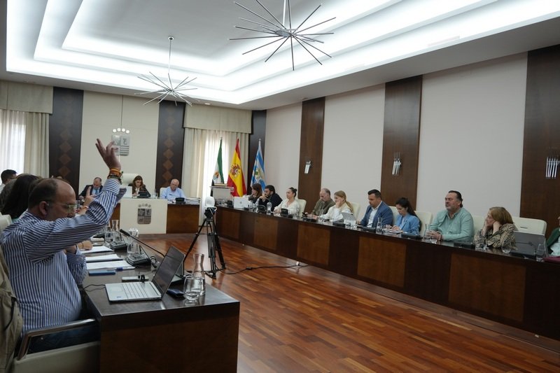 El Pleno del Ayuntamiento aprueba ajustes presupuestarios y aborda robo del Tesoro de Villanueva de la Serena
