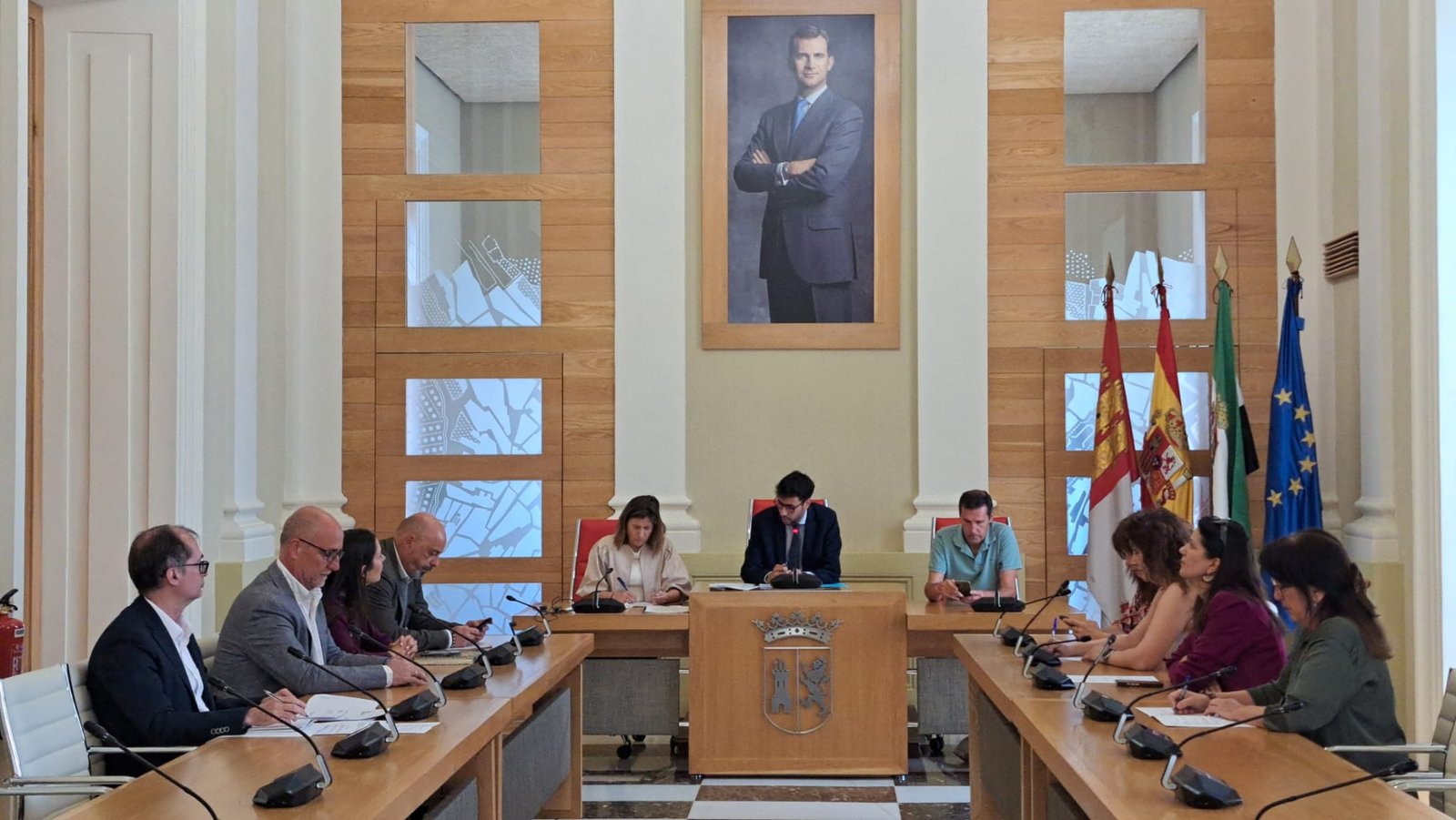 El presupuesto de 2026 avanza tras aprobación de la Comisión de Economía. ¡Consulta la imagen para más detalles!