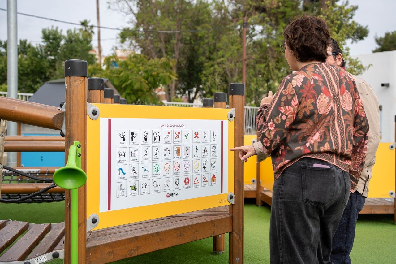 Instalación de nuevos paneles informativos para promover la inclusión y accesibilidad en la Ciudad Infantil.