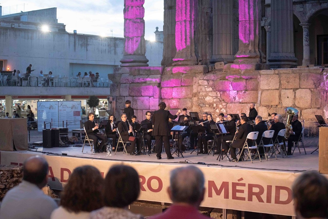 La Feria del Libro de Mérida contará con conciertos diarios en el Templo de Diana y actividades para niños en el Centro Cultural Alcazaba