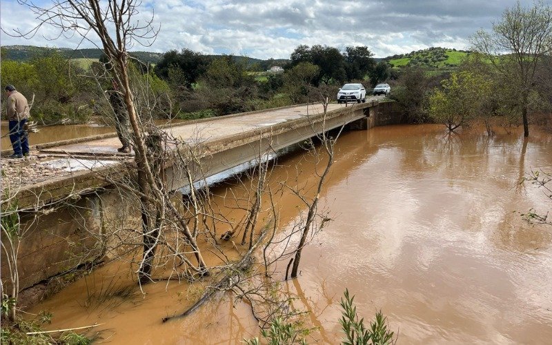 Modelo de adhesión individual para la inclusión de la Presa del Golondrón en el IV Plan hidrológico – Ayto. Don Benito

Las personas interesadas pueden enviar su solicitud directamente a la Confederación Hidrográfica del Guadiana a través de la dirección adjunta.