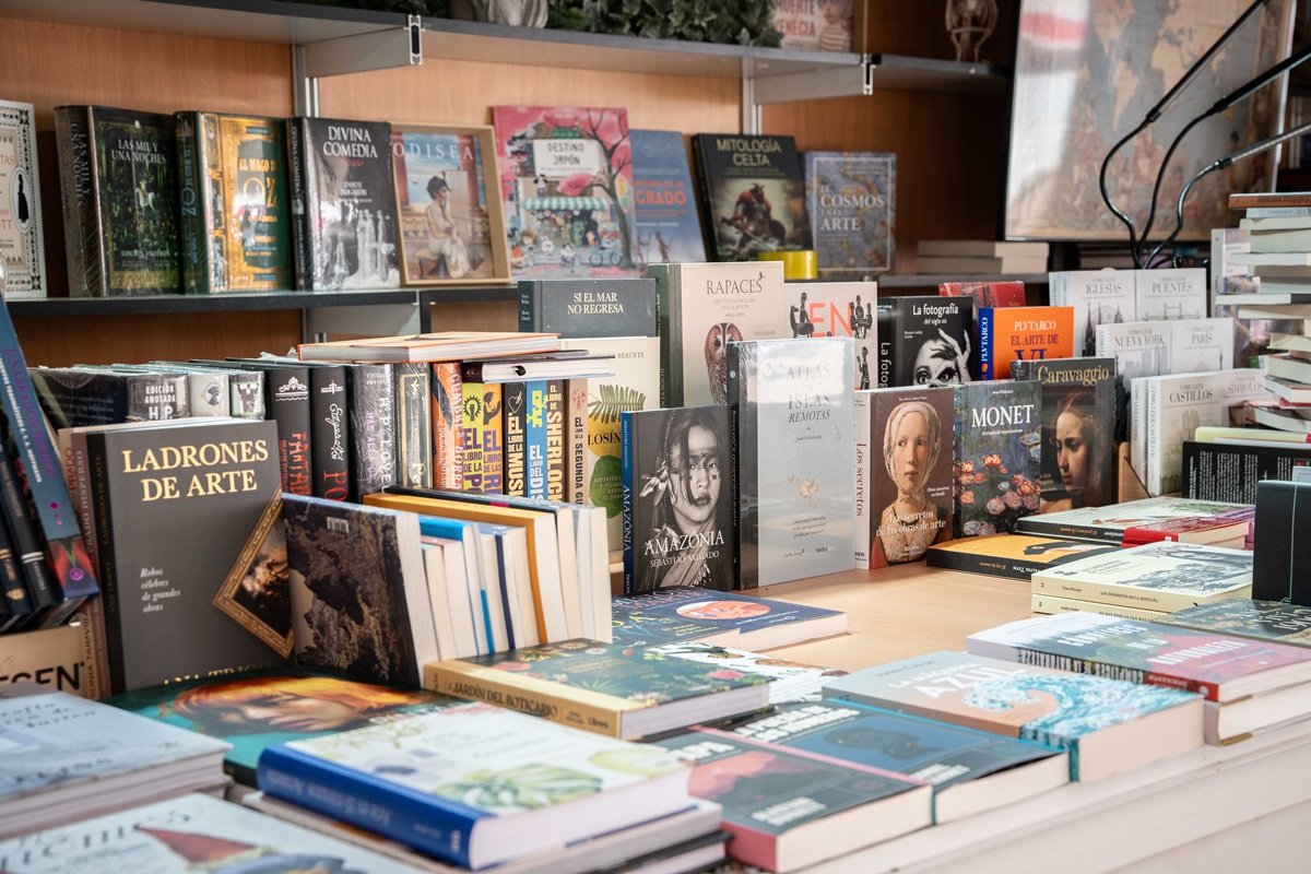 XLV Feria del Libro en Mérida con 15 expositores, 35 presentaciones literarias y actividades culturales.